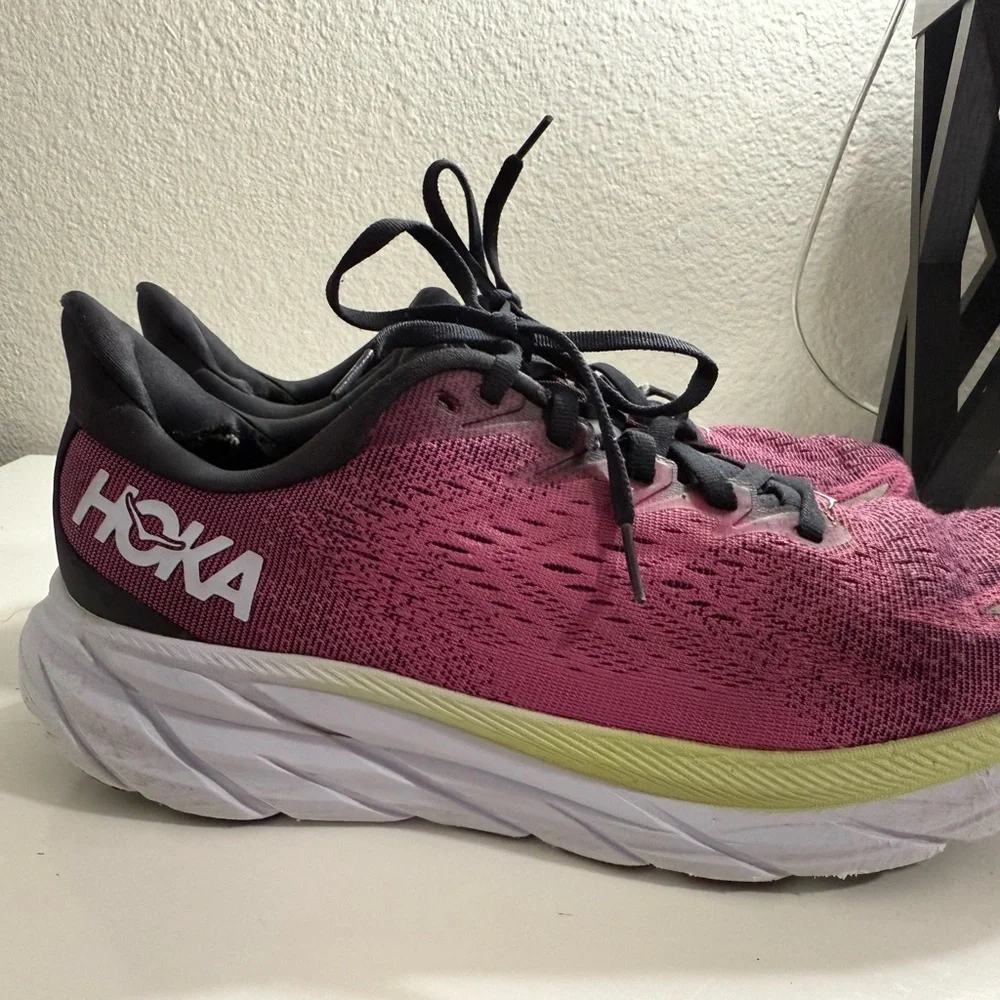 Hoka women size 10  Clifton 8 Women's Pink and Black Athletic Shoes - Picture 2 of 8
